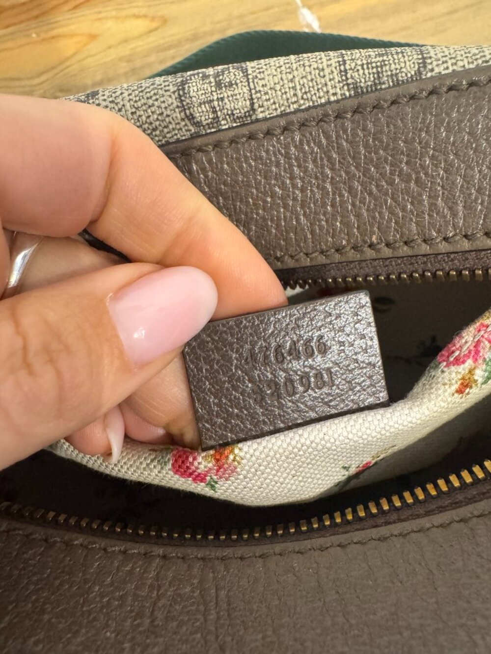 GG Supreme Monogram Web Neo Vintage Shoulder Bag - Picture 2 of 4